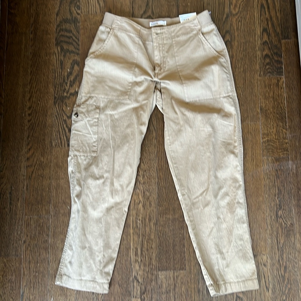 Sonoma capri pants. Khaki color. Size 4.